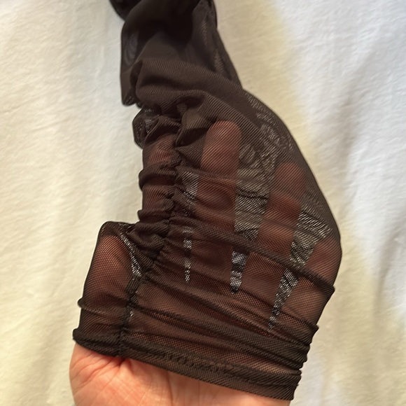 Club L London | ruched bandeau top, off shoulder | black - Picture 3 of 10